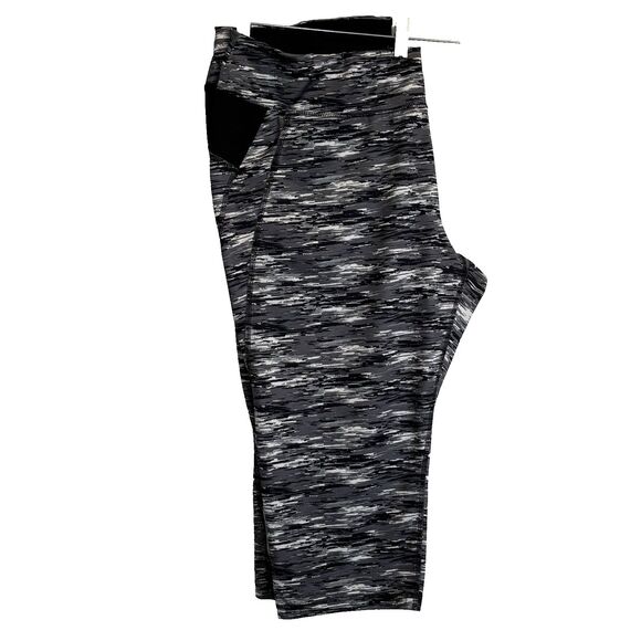 TEK GEAR Women's 2X (39x20) DRYTEK High-Waisted Capri Leggings, Gray/Black/White - Picture 2 of 16